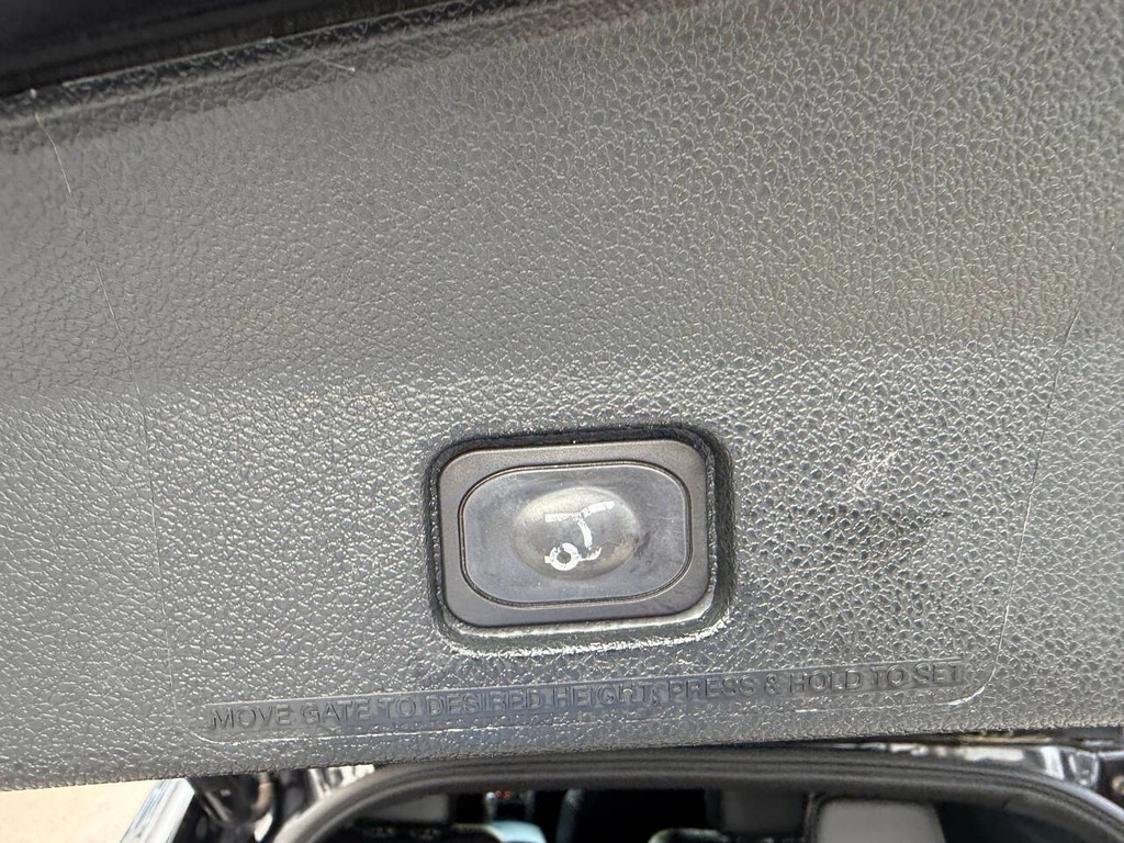 Ford Explorer Vehicle Full-screen Gallery Image 39