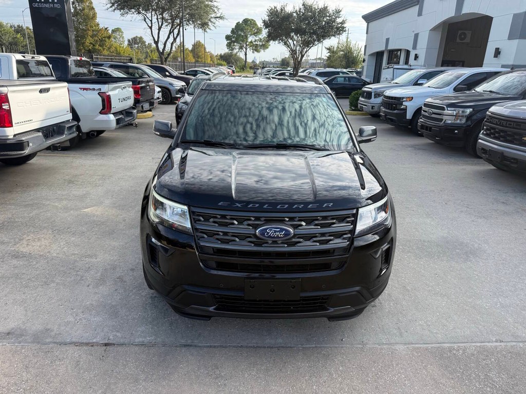 Ford Explorer Vehicle Full-screen Gallery Image 41