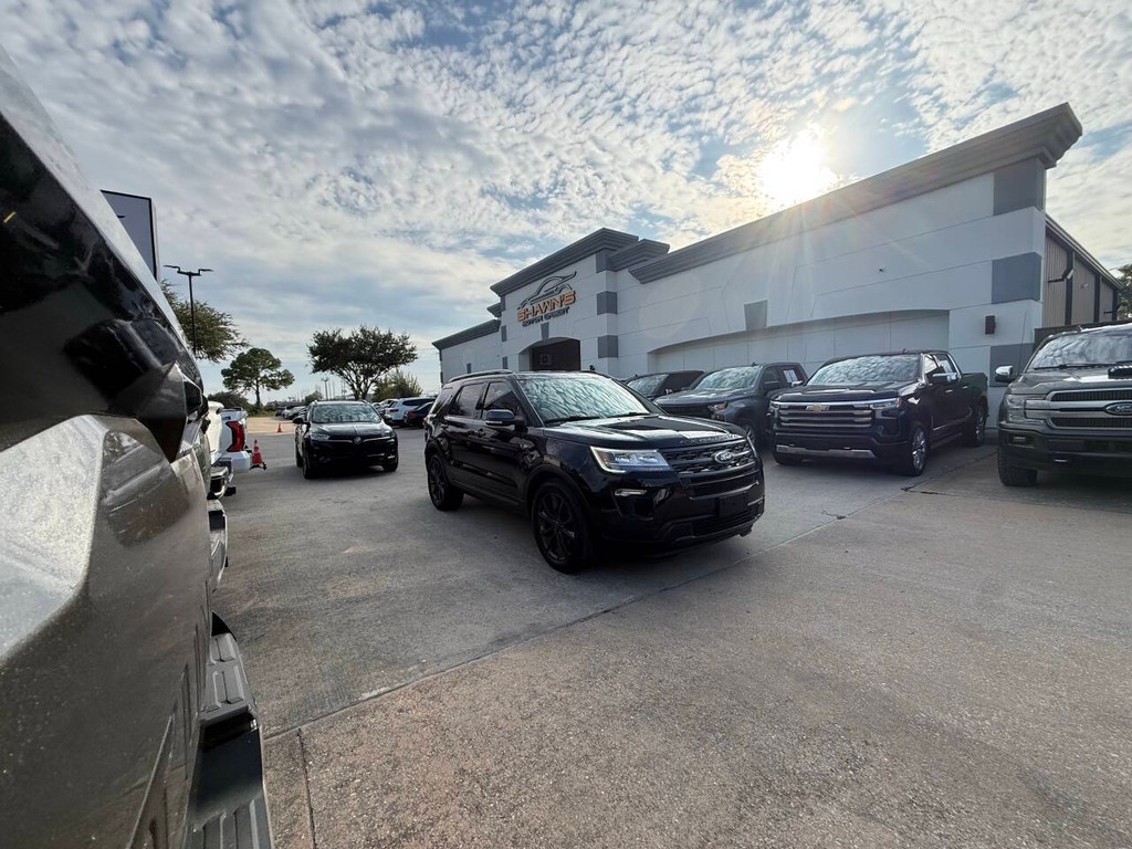 Ford Explorer Vehicle Full-screen Gallery Image 45