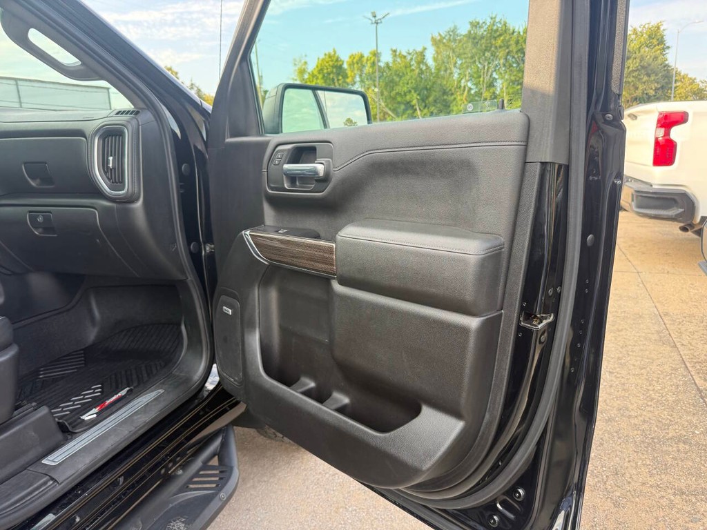 Chevrolet Silverado 1500 Vehicle Full-screen Gallery Image 11
