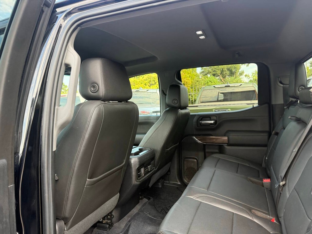 Chevrolet Silverado 1500 Vehicle Full-screen Gallery Image 12