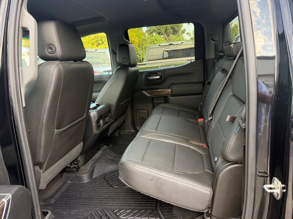Chevrolet Silverado 1500 Vehicle Full-screen Gallery Image 13