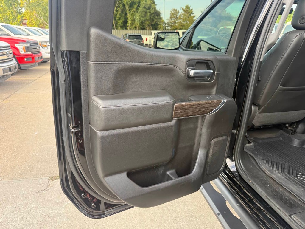 Chevrolet Silverado 1500 Vehicle Full-screen Gallery Image 14
