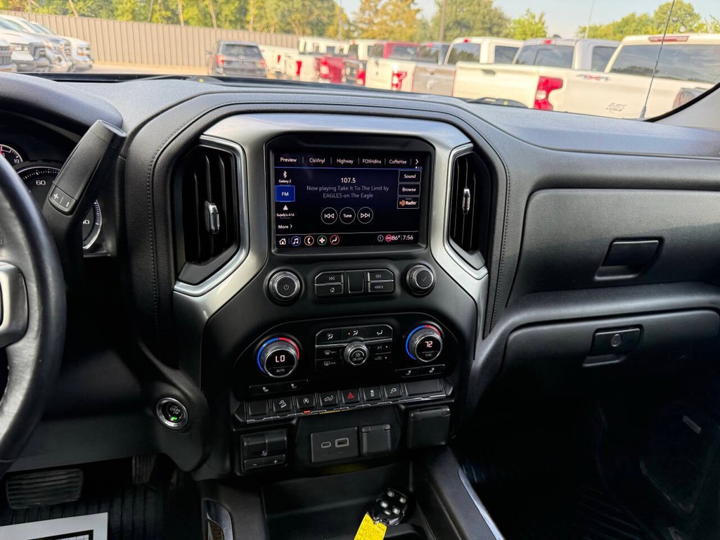 Chevrolet Silverado 1500 Vehicle Full-screen Gallery Image 24
