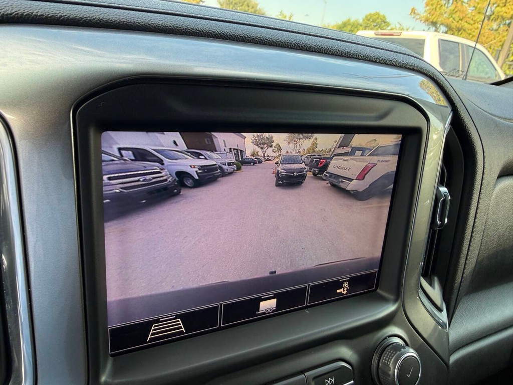 Chevrolet Silverado 1500 Vehicle Full-screen Gallery Image 26