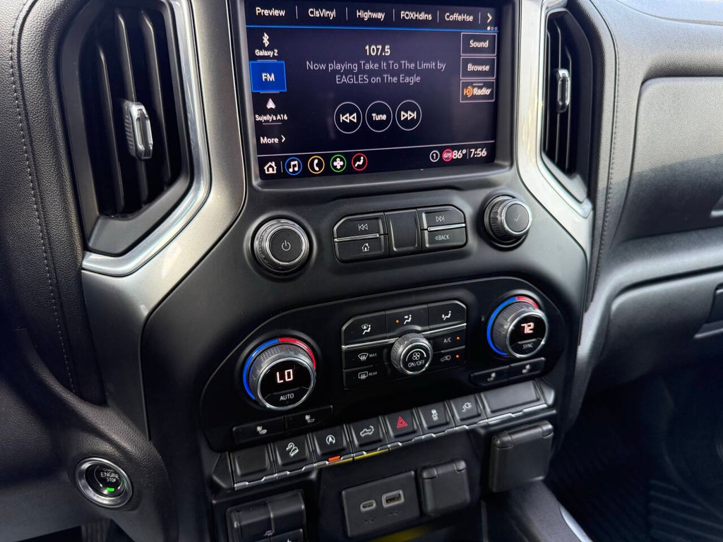 Chevrolet Silverado 1500 Vehicle Full-screen Gallery Image 28