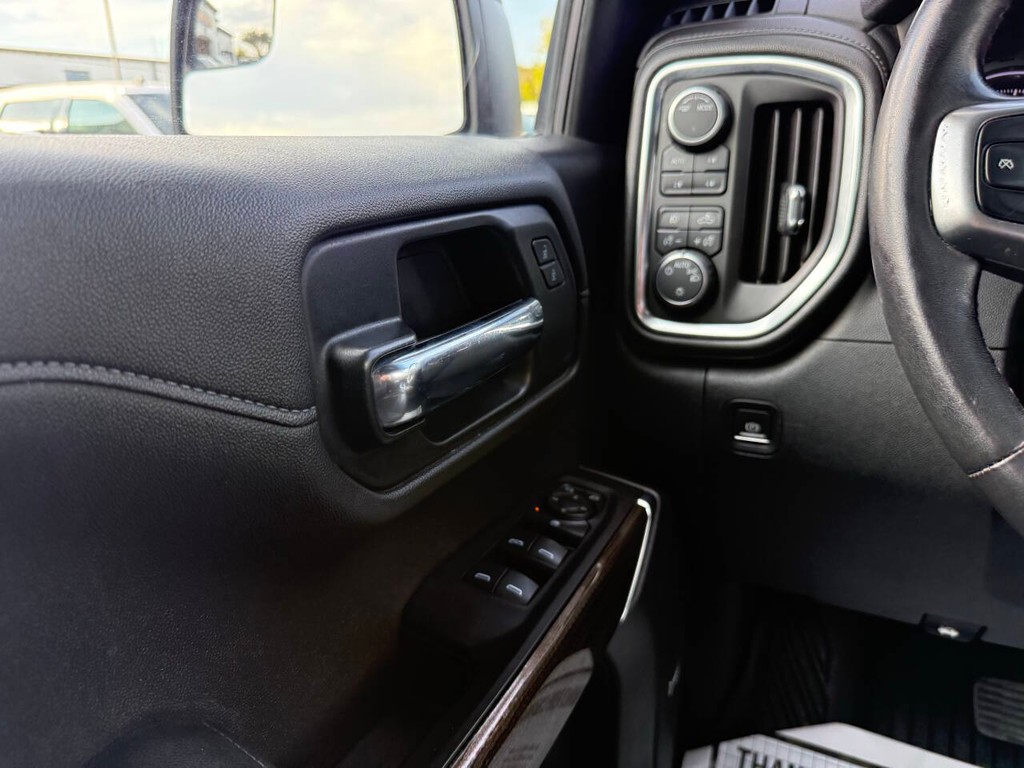Chevrolet Silverado 1500 Vehicle Full-screen Gallery Image 31