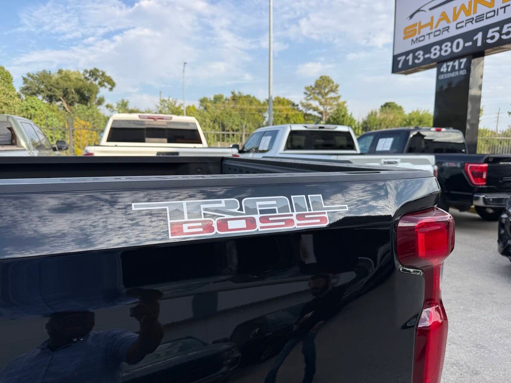 Chevrolet Silverado 1500 Vehicle Full-screen Gallery Image 37