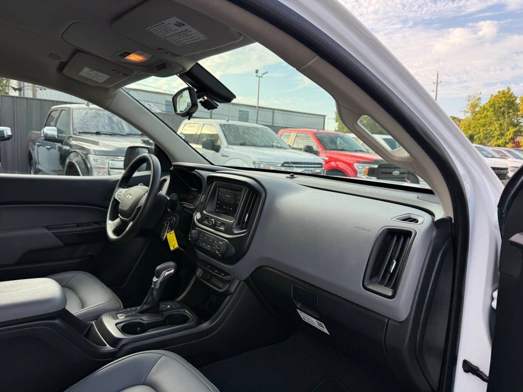 Chevrolet Colorado Vehicle Full-screen Gallery Image 09