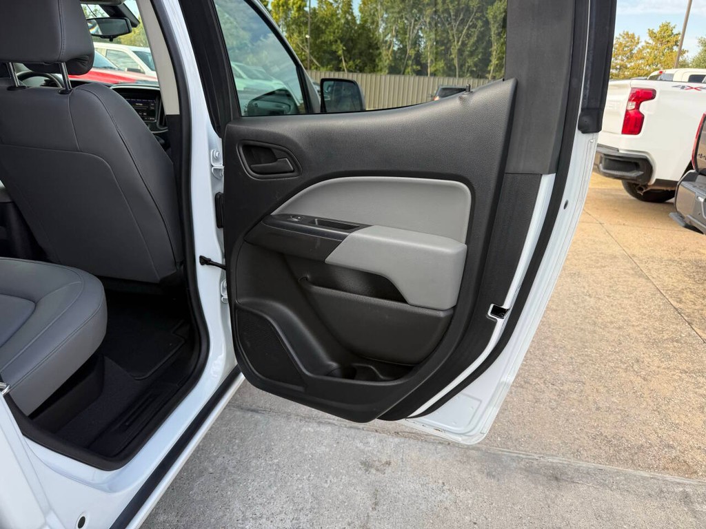 Chevrolet Colorado Vehicle Full-screen Gallery Image 16