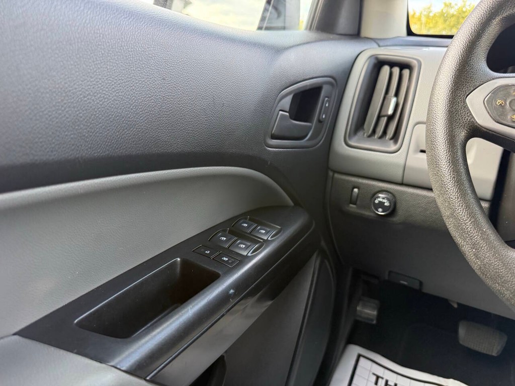 Chevrolet Colorado Vehicle Full-screen Gallery Image 30