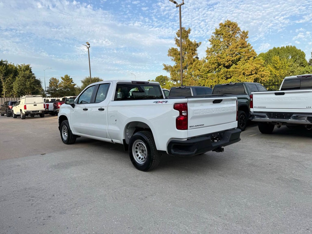 Chevrolet Silverado 1500 Vehicle Full-screen Gallery Image 04