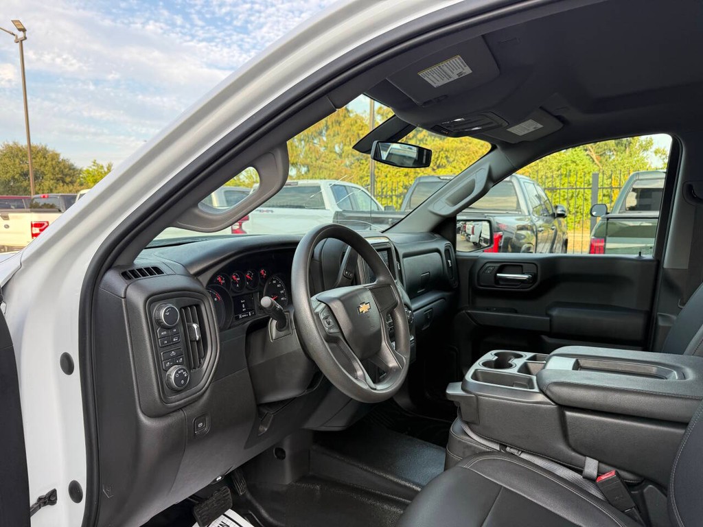 Chevrolet Silverado 1500 Vehicle Full-screen Gallery Image 06