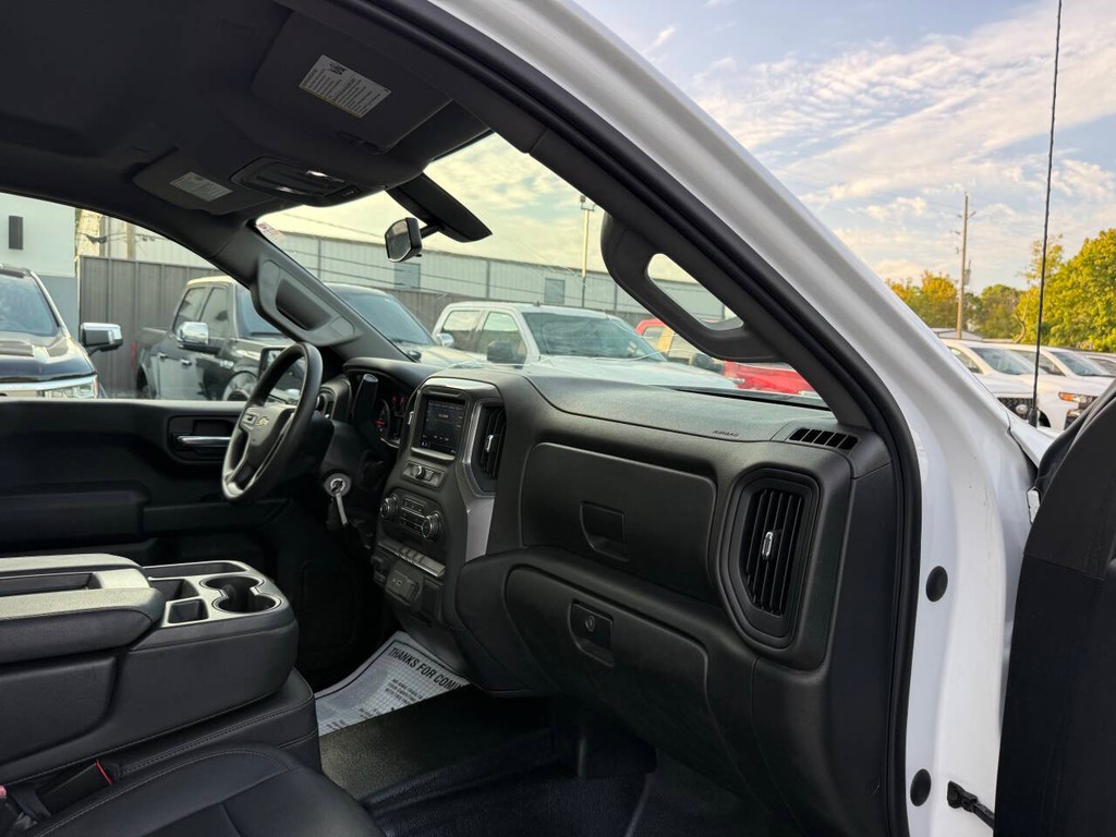 Chevrolet Silverado 1500 Vehicle Full-screen Gallery Image 09