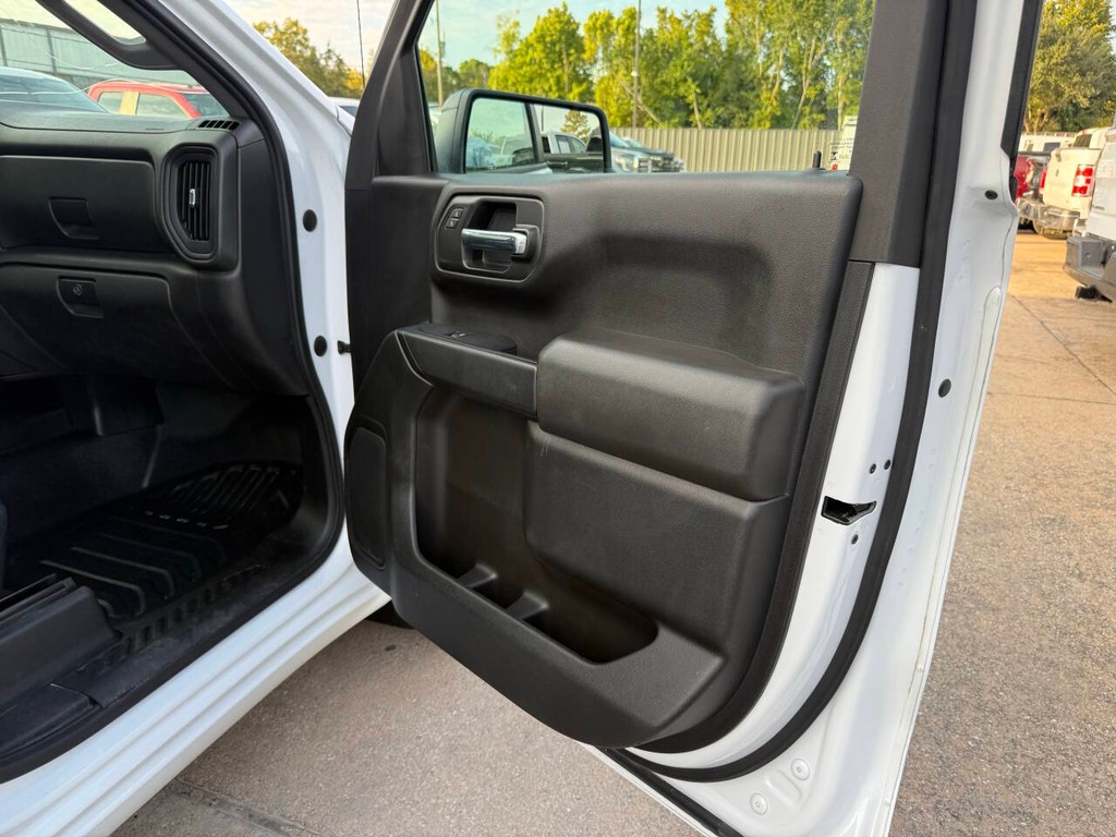 Chevrolet Silverado 1500 Vehicle Full-screen Gallery Image 11