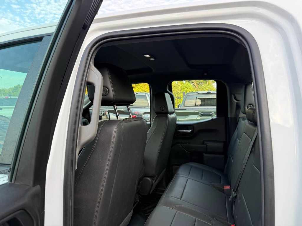 Chevrolet Silverado 1500 Vehicle Full-screen Gallery Image 12