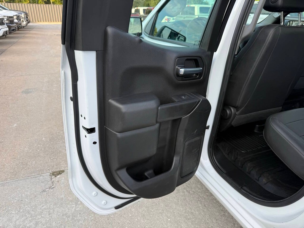Chevrolet Silverado 1500 Vehicle Full-screen Gallery Image 14