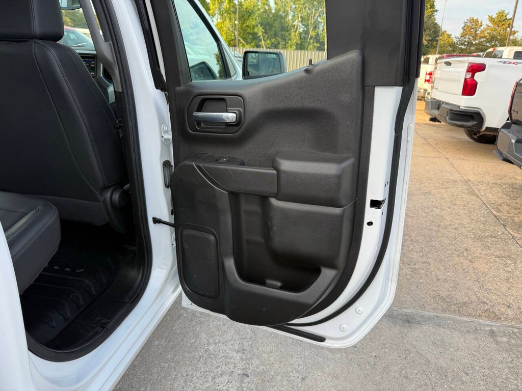 Chevrolet Silverado 1500 Vehicle Full-screen Gallery Image 16