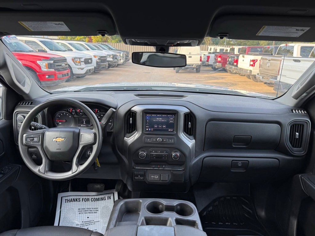 Chevrolet Silverado 1500 Vehicle Full-screen Gallery Image 17