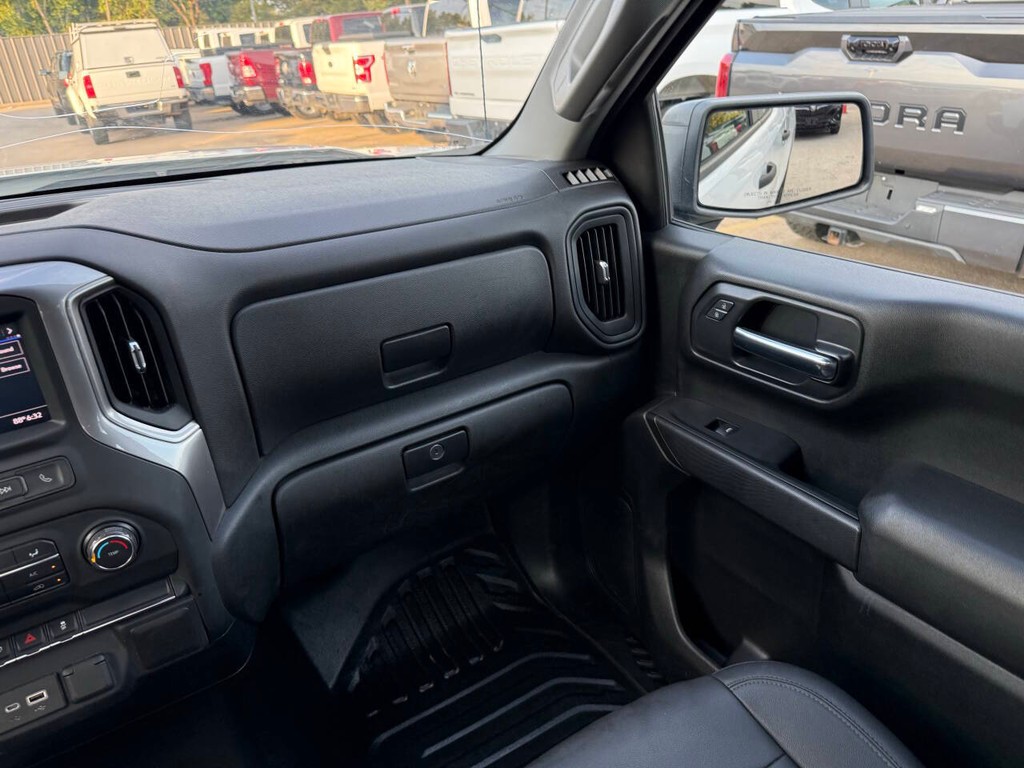 Chevrolet Silverado 1500 Vehicle Full-screen Gallery Image 20