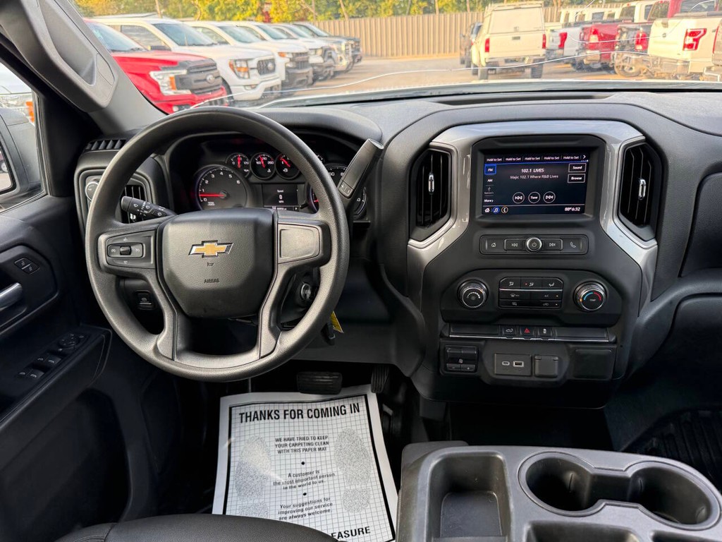 Chevrolet Silverado 1500 Vehicle Full-screen Gallery Image 21