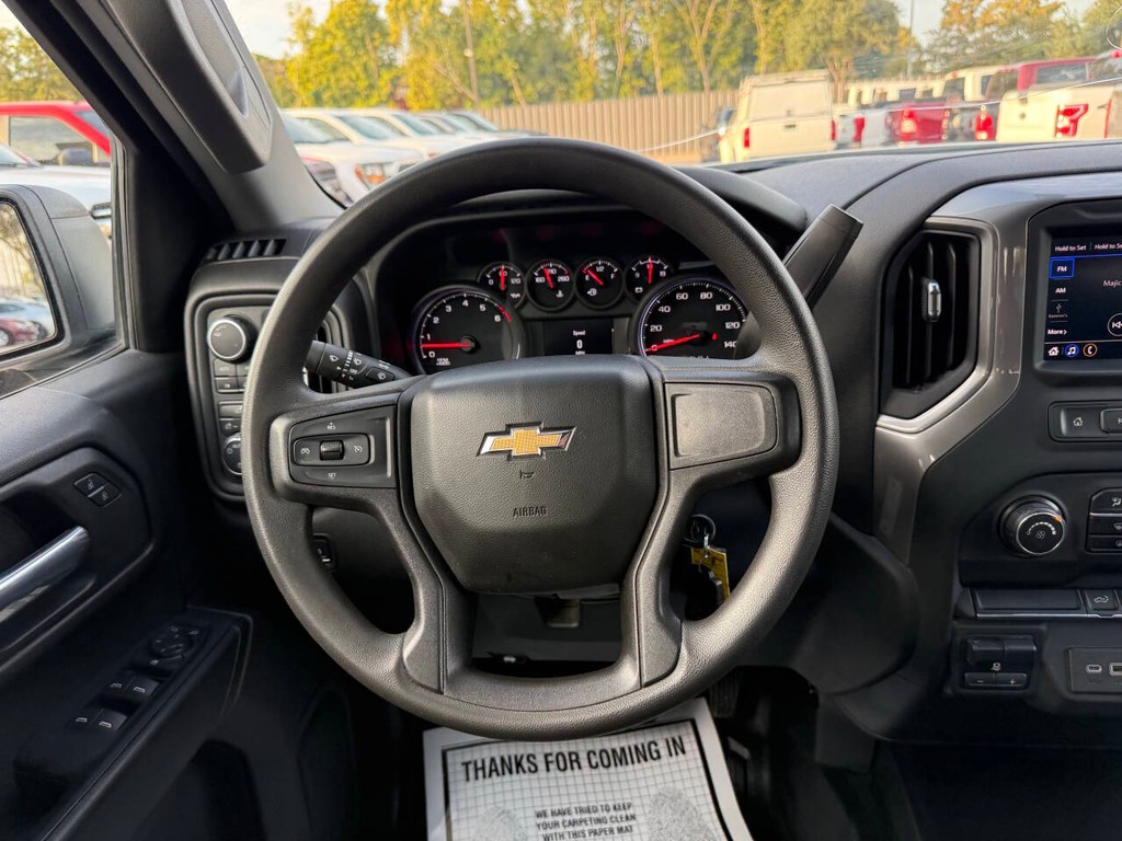 Chevrolet Silverado 1500 Vehicle Full-screen Gallery Image 22