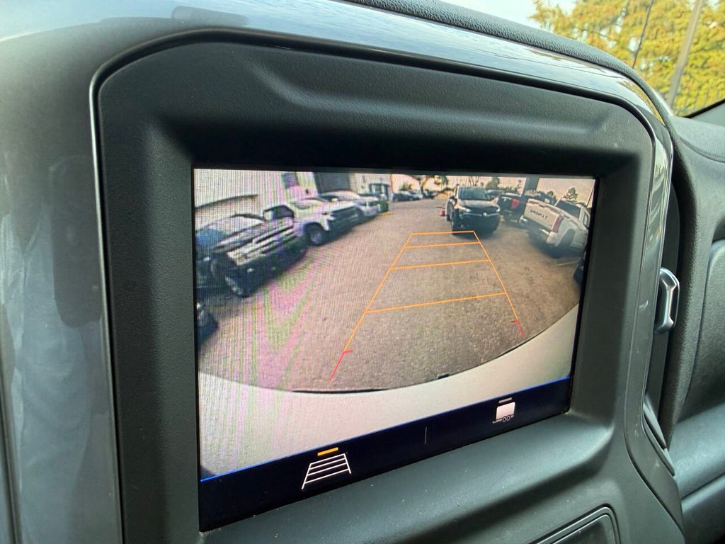 Chevrolet Silverado 1500 Vehicle Full-screen Gallery Image 26