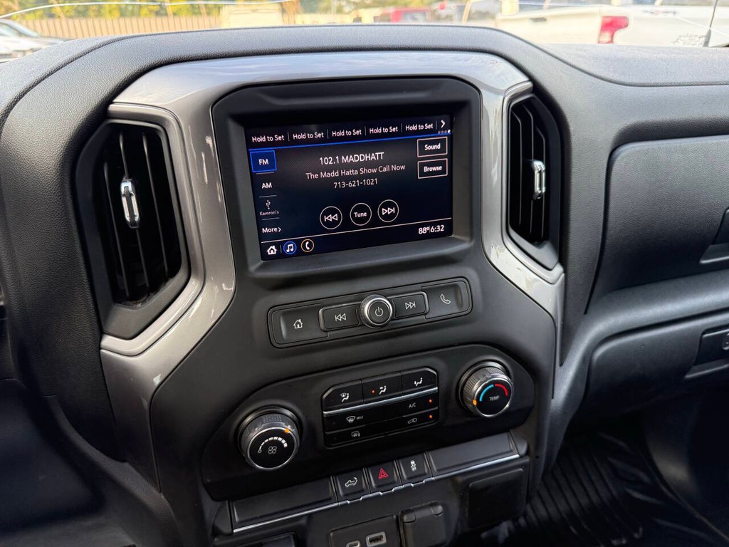 Chevrolet Silverado 1500 Vehicle Full-screen Gallery Image 27