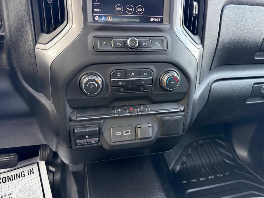 Chevrolet Silverado 1500 Vehicle Full-screen Gallery Image 28