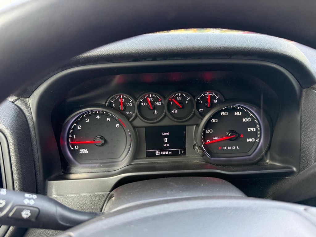 Chevrolet Silverado 1500 Vehicle Full-screen Gallery Image 31