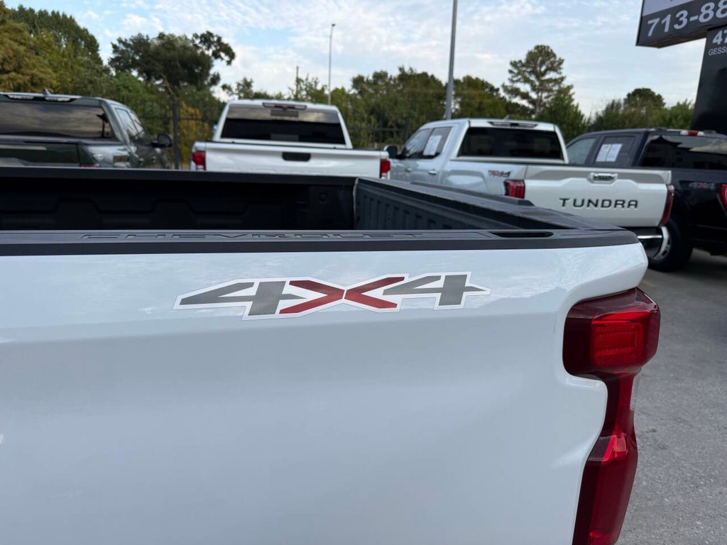 Chevrolet Silverado 1500 Vehicle Full-screen Gallery Image 35