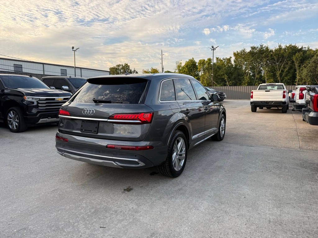 Audi Q7 Vehicle Full-screen Gallery Image 05