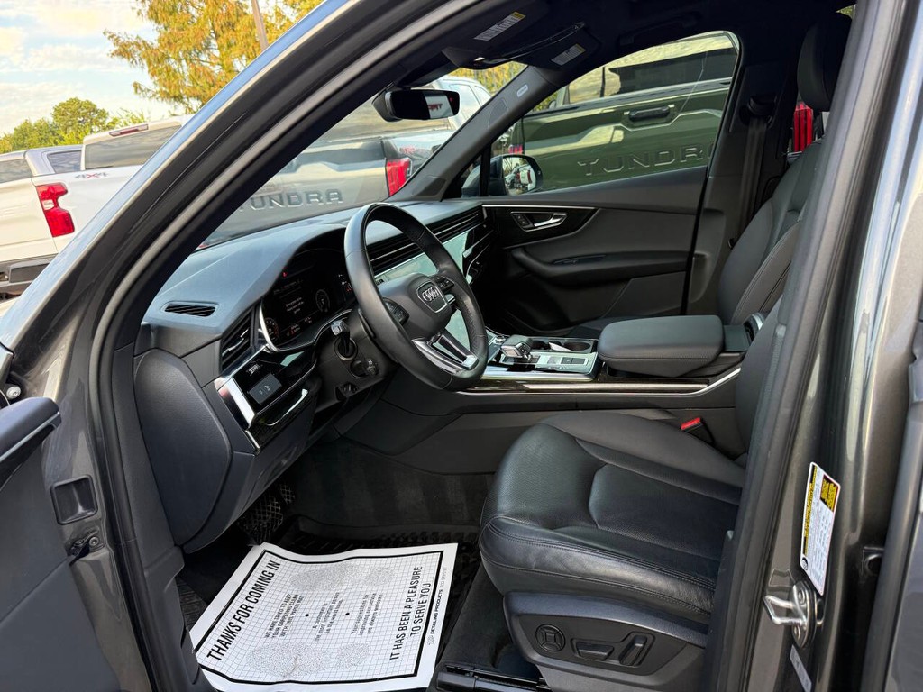Audi Q7 Vehicle Full-screen Gallery Image 07