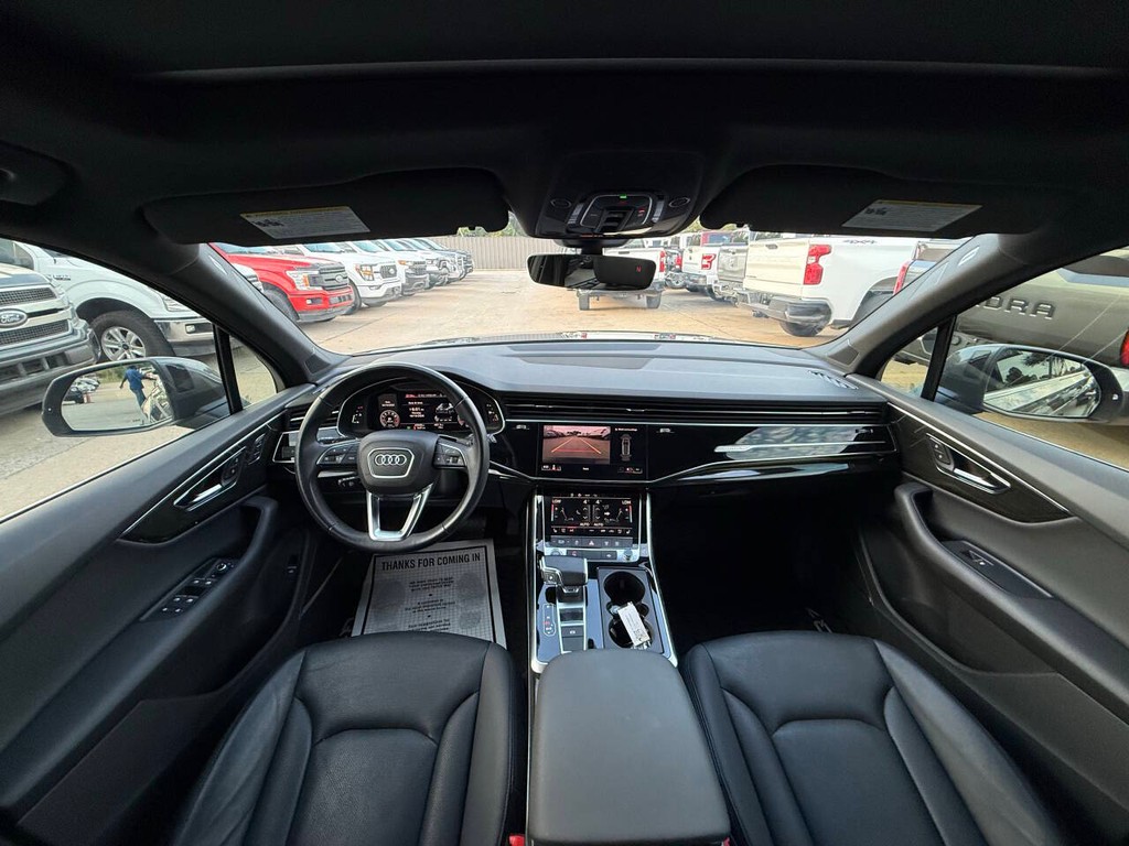 Audi Q7 Vehicle Full-screen Gallery Image 19