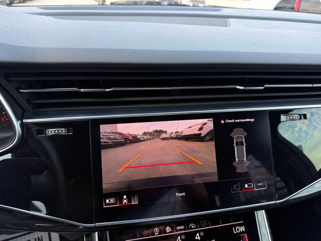 Audi Q7 Vehicle Full-screen Gallery Image 26