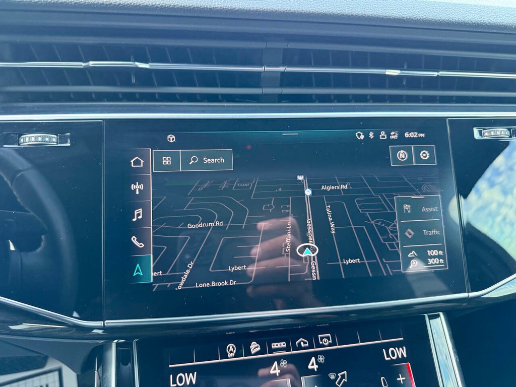 Audi Q7 Vehicle Full-screen Gallery Image 28