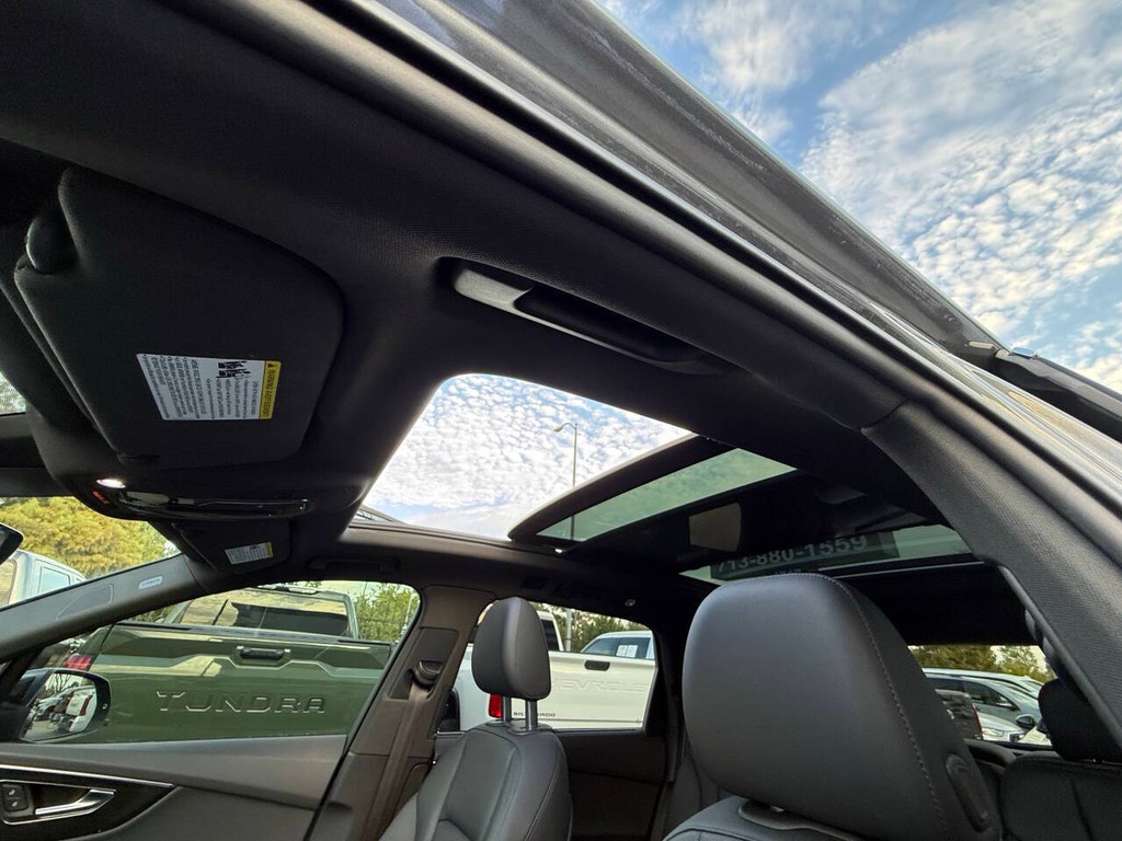 Audi Q7 Vehicle Full-screen Gallery Image 33