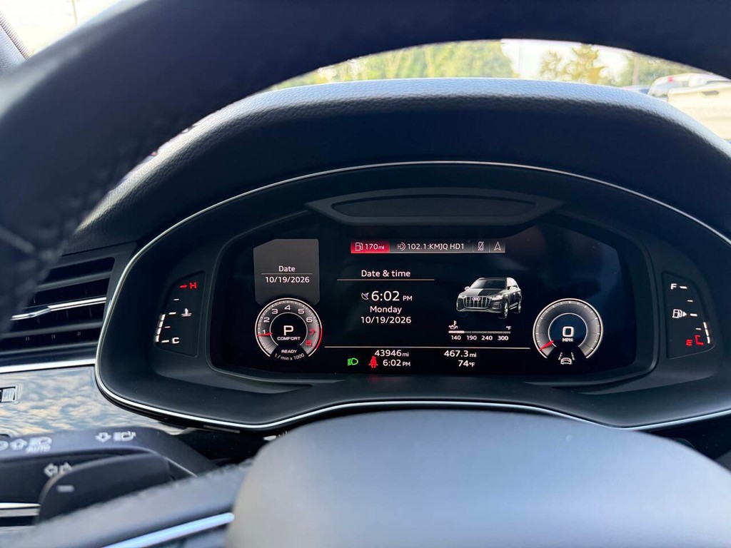 Audi Q7 Vehicle Full-screen Gallery Image 35