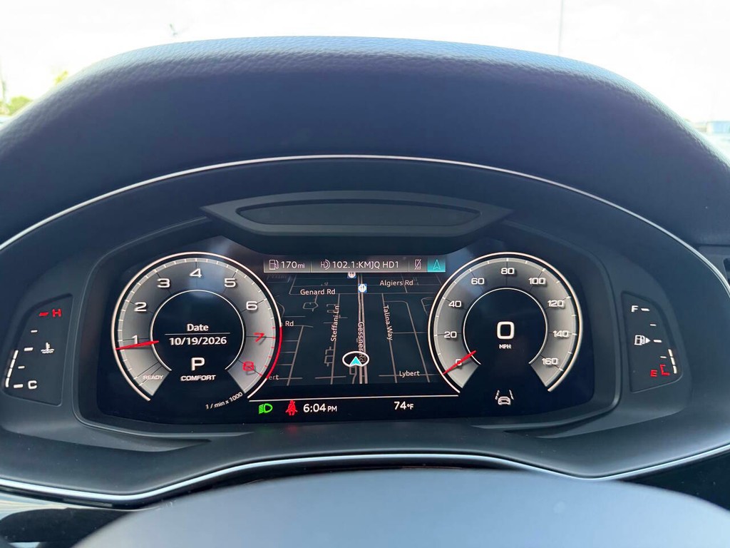Audi Q7 Vehicle Full-screen Gallery Image 36