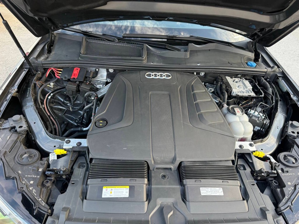 Audi Q7 Vehicle Full-screen Gallery Image 39