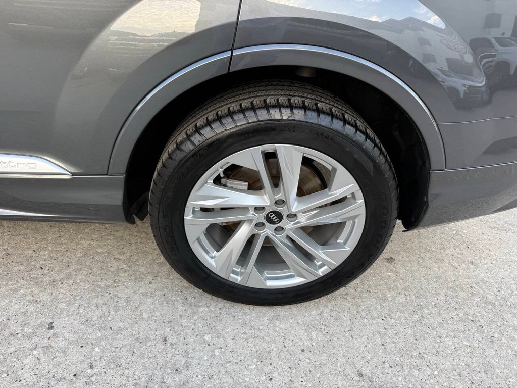 Audi Q7 Vehicle Full-screen Gallery Image 40