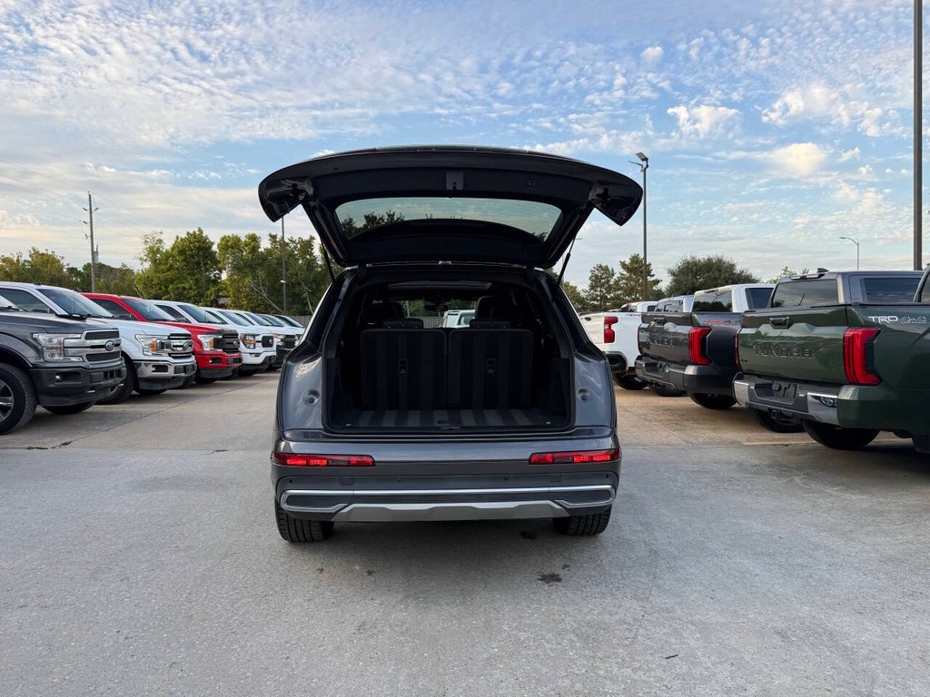 Audi Q7 Vehicle Full-screen Gallery Image 41