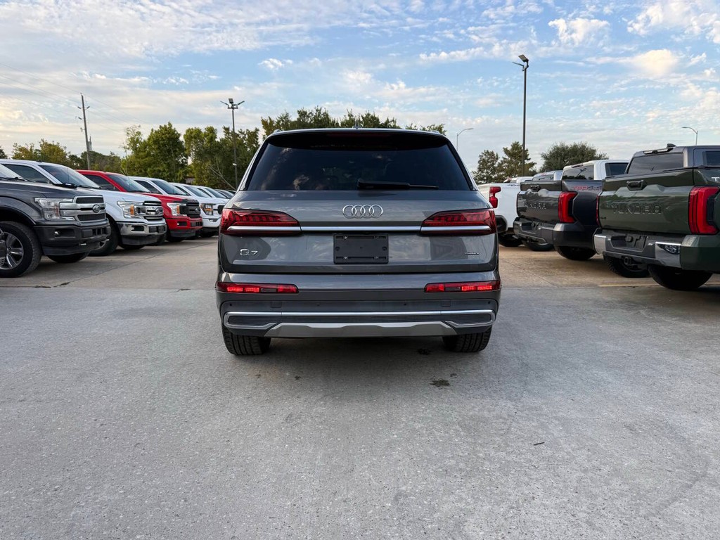 Audi Q7 Vehicle Full-screen Gallery Image 43
