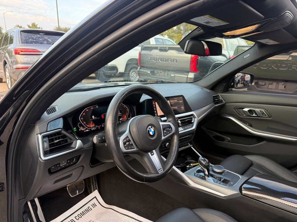 BMW 3 Series Vehicle Full-screen Gallery Image 06