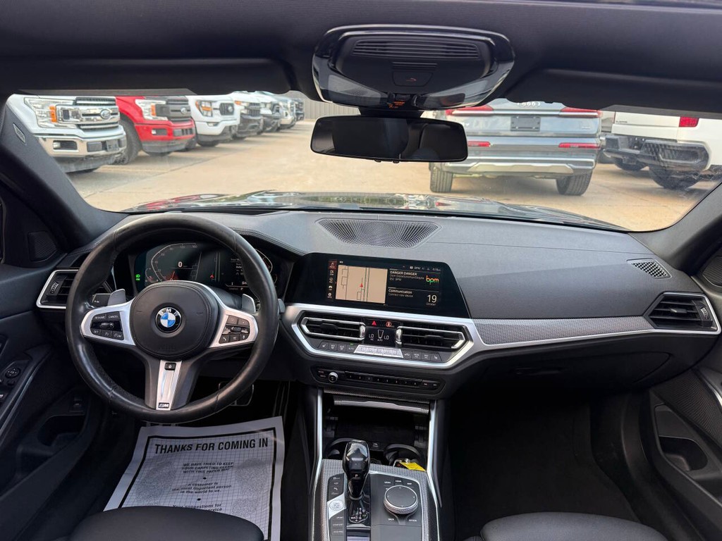 BMW 3 Series Vehicle Full-screen Gallery Image 17