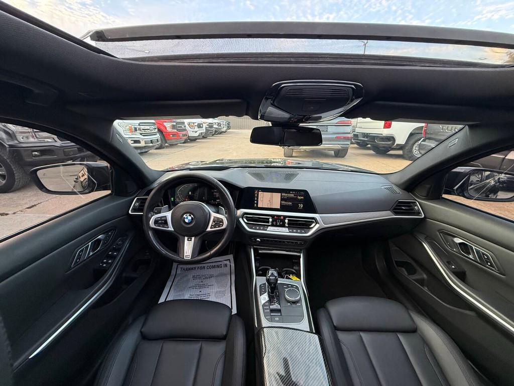 BMW 3 Series Vehicle Full-screen Gallery Image 18
