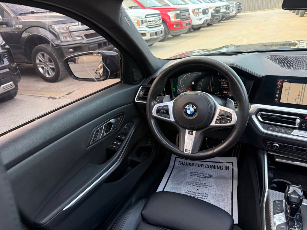 BMW 3 Series Vehicle Full-screen Gallery Image 19