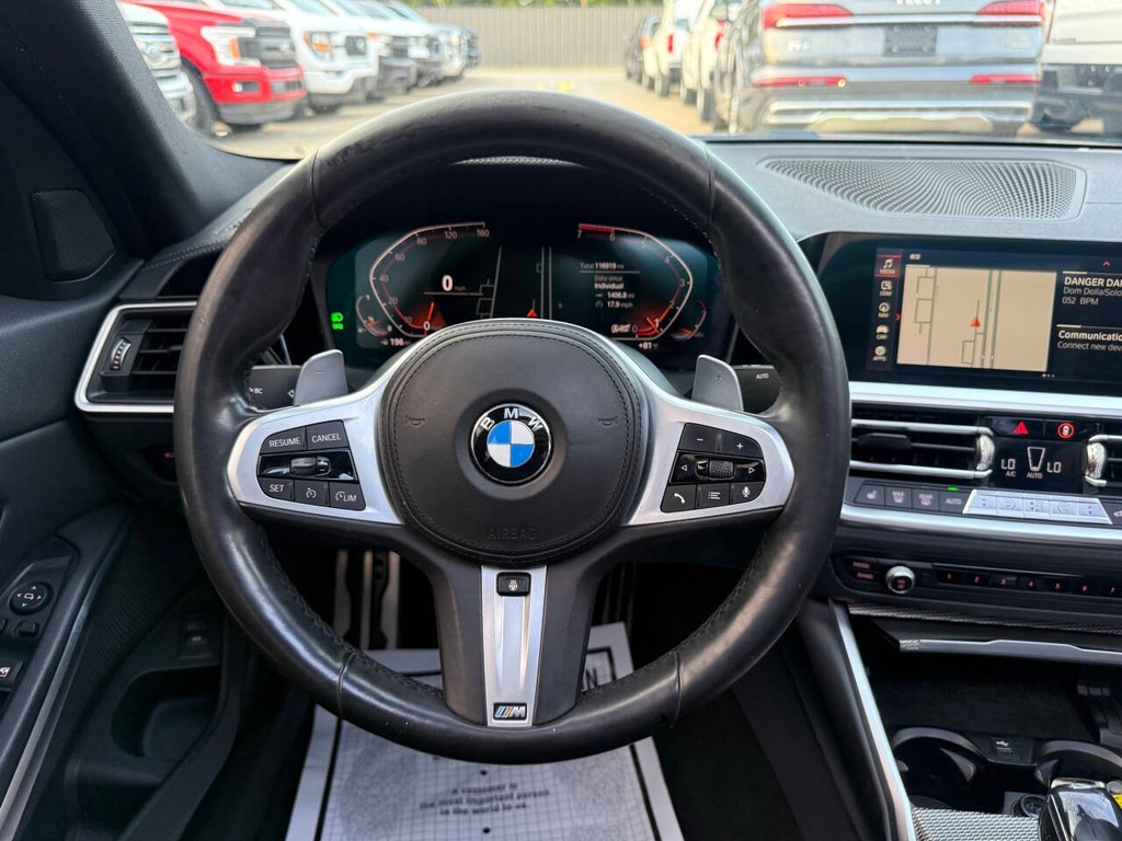BMW 3 Series Vehicle Full-screen Gallery Image 22