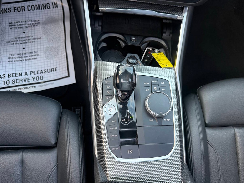 BMW 3 Series Vehicle Full-screen Gallery Image 30