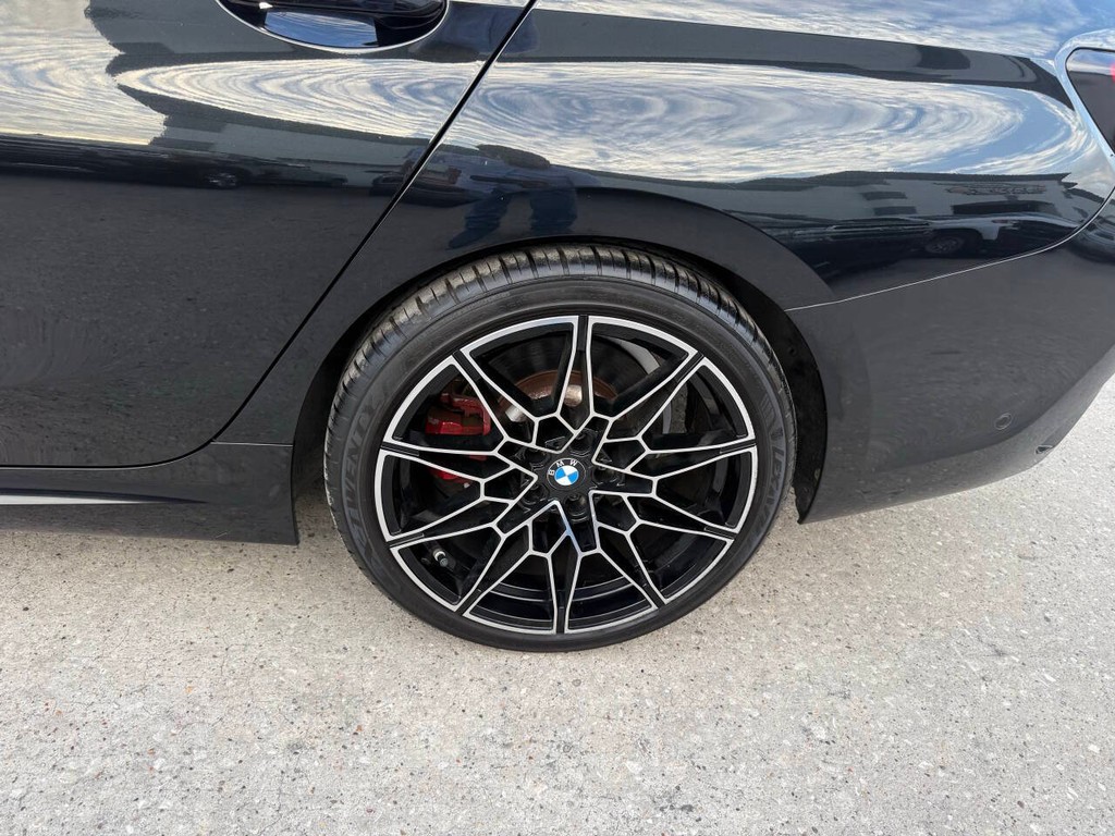 BMW 3 Series Vehicle Full-screen Gallery Image 37